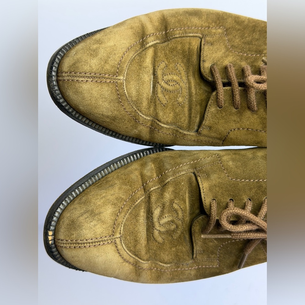 Chanel Brown Suede Lace-up Loafers Featuring a Stitched CC Logo Size 35.5 - Picture 8 of 10